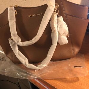 New Michael Kors Jet Set Shoulder Tote